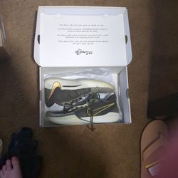 Nike Sabrina