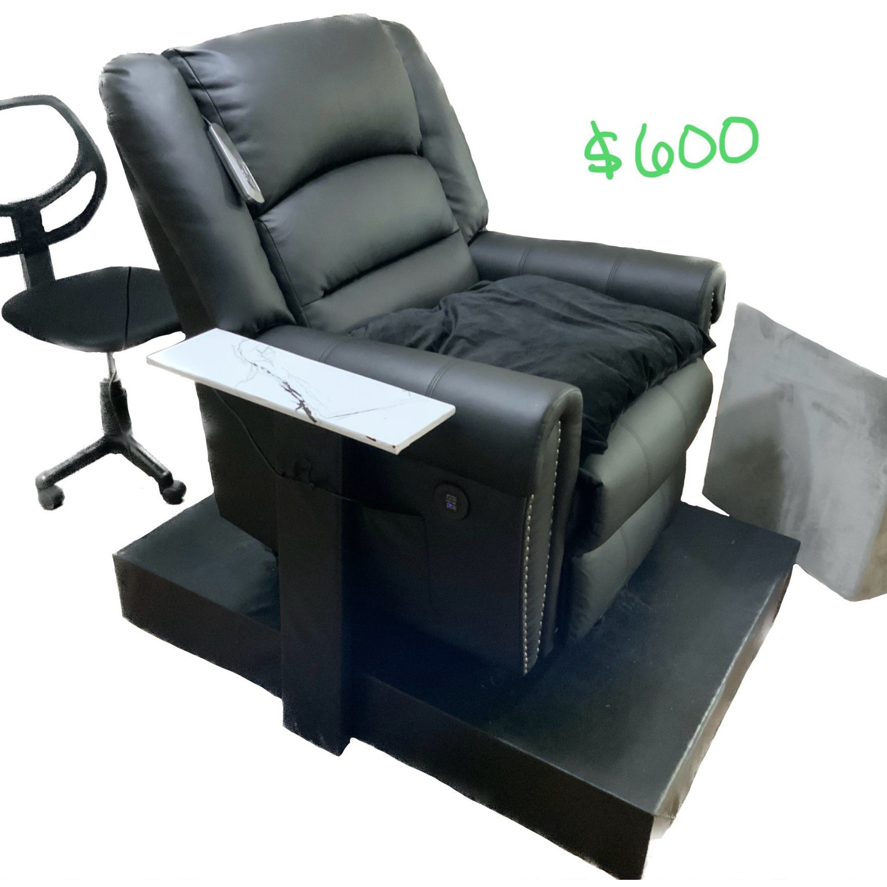 Lash Recliner With Pedestal And Side Table