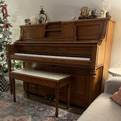 Beautiful Piano Samick 