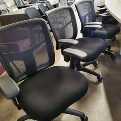 Task chair  With adjustable arm