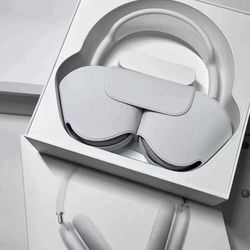 Silver AirPod Max