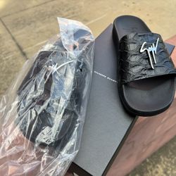 Authentic Giuseppe Zanotti Men Slides Color ( Nero) 