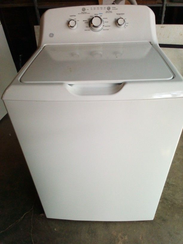 LIKE BRAND NEW HIGH END KING SIZE CAPACITY WASHER