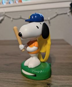 Snoopy Baseball Figure