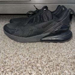 NIKE Air 270 Shoes