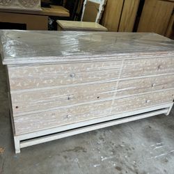 Dresser $200