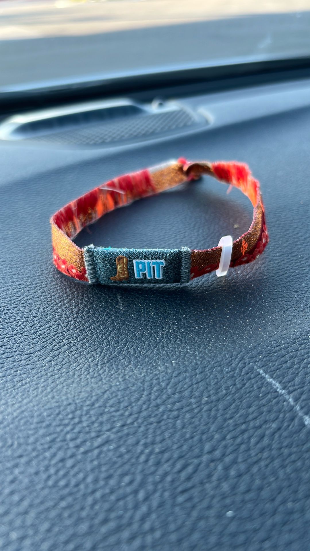 Stagecoach pit wristband Free