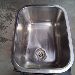 Stainless Steel Undermount Sink – 20.5x16 (New)