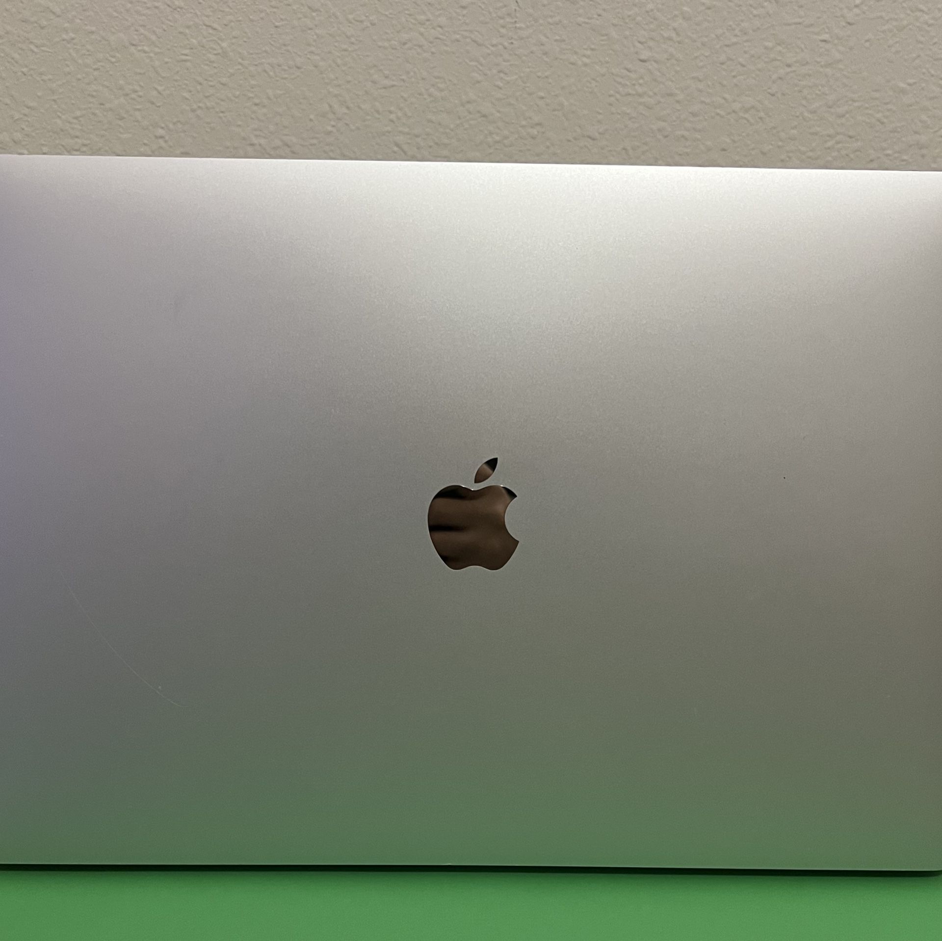 32GB RAM& Core i9 in Apple MacBook Pro. 2024 MacOS Sequoia.
