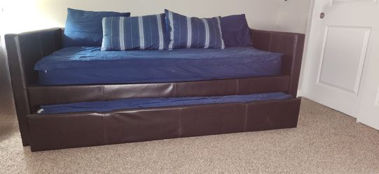 Twin Daybed with Trundle & Mattresses– Good Condition