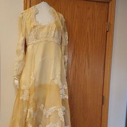 Halloween Vintage discolored Lace Wedding Dress.