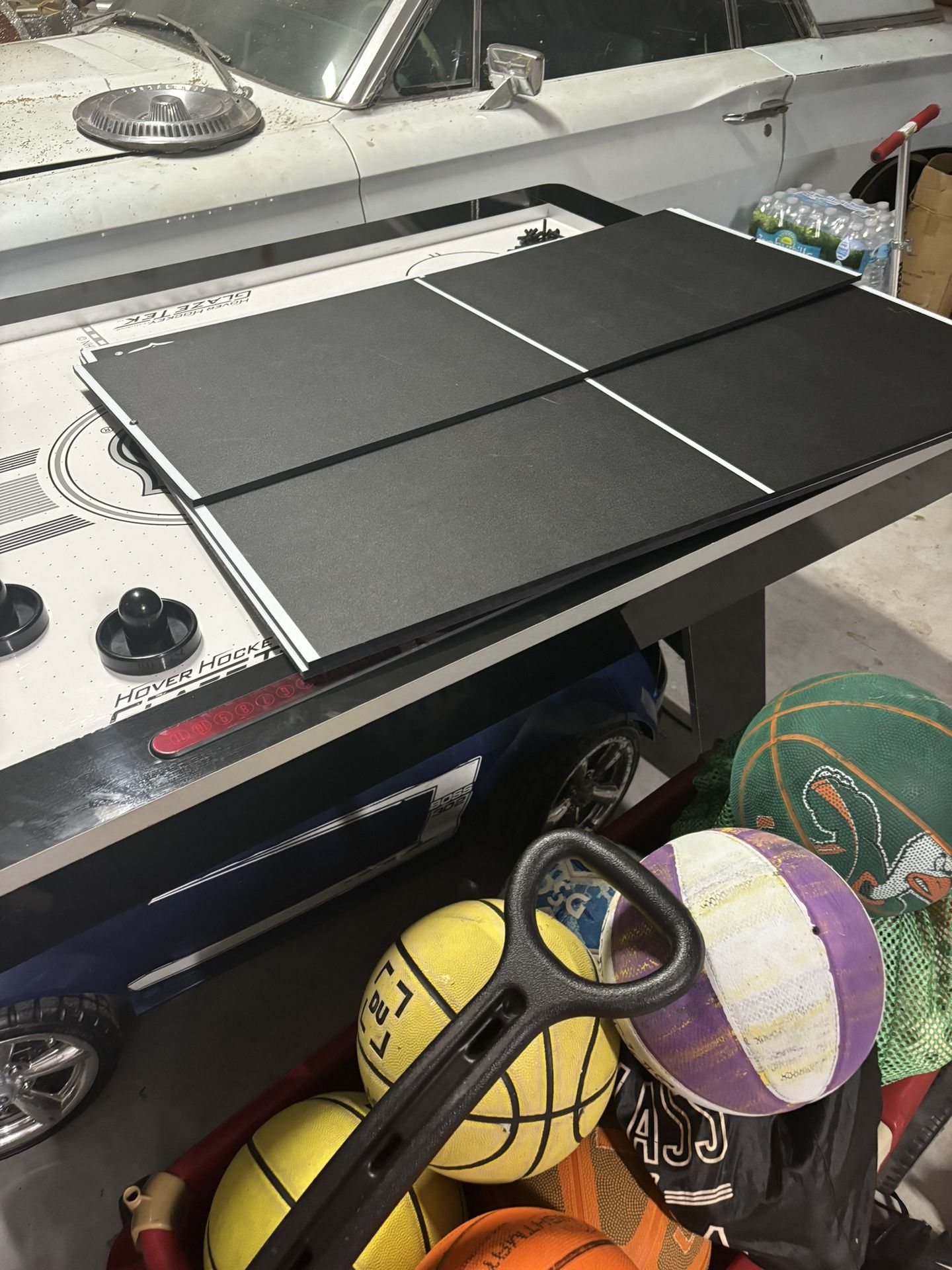 Air hockey table