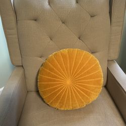Yellow/Gold Decor Pillow ☀️