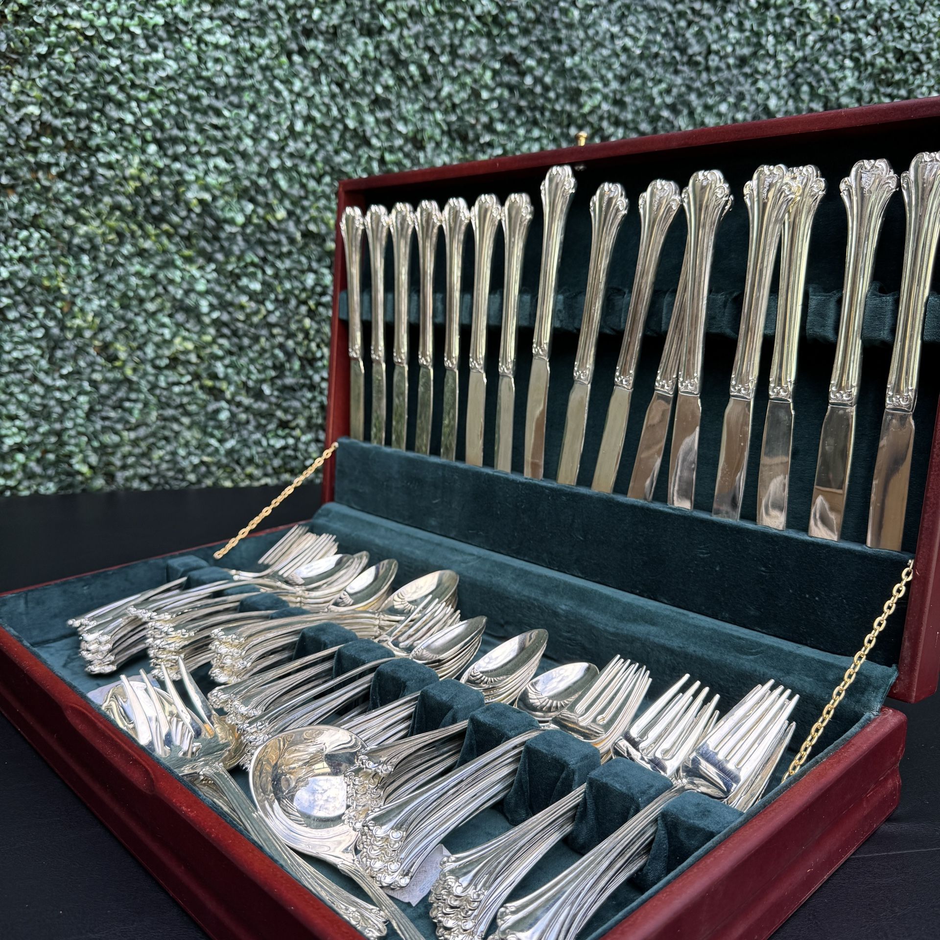 F.B. Rogers GRAND ANTIQUE Silverplate COMPLETE Setting for 16 Plus Hostess