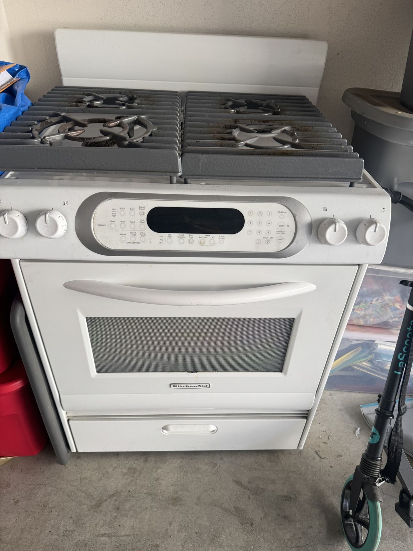 White KitchenAid Gas Stove – Heavy Duty, Works Great