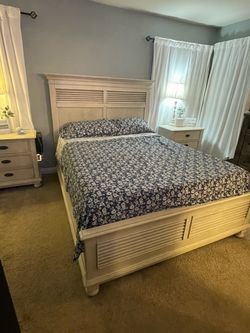 Queen bedroom set