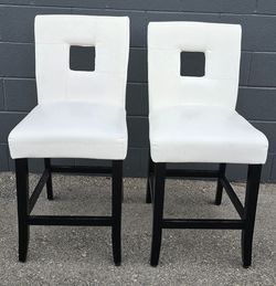 Set of 2 White Counter Height Bar Stools | Modern Design | Excellent Condition