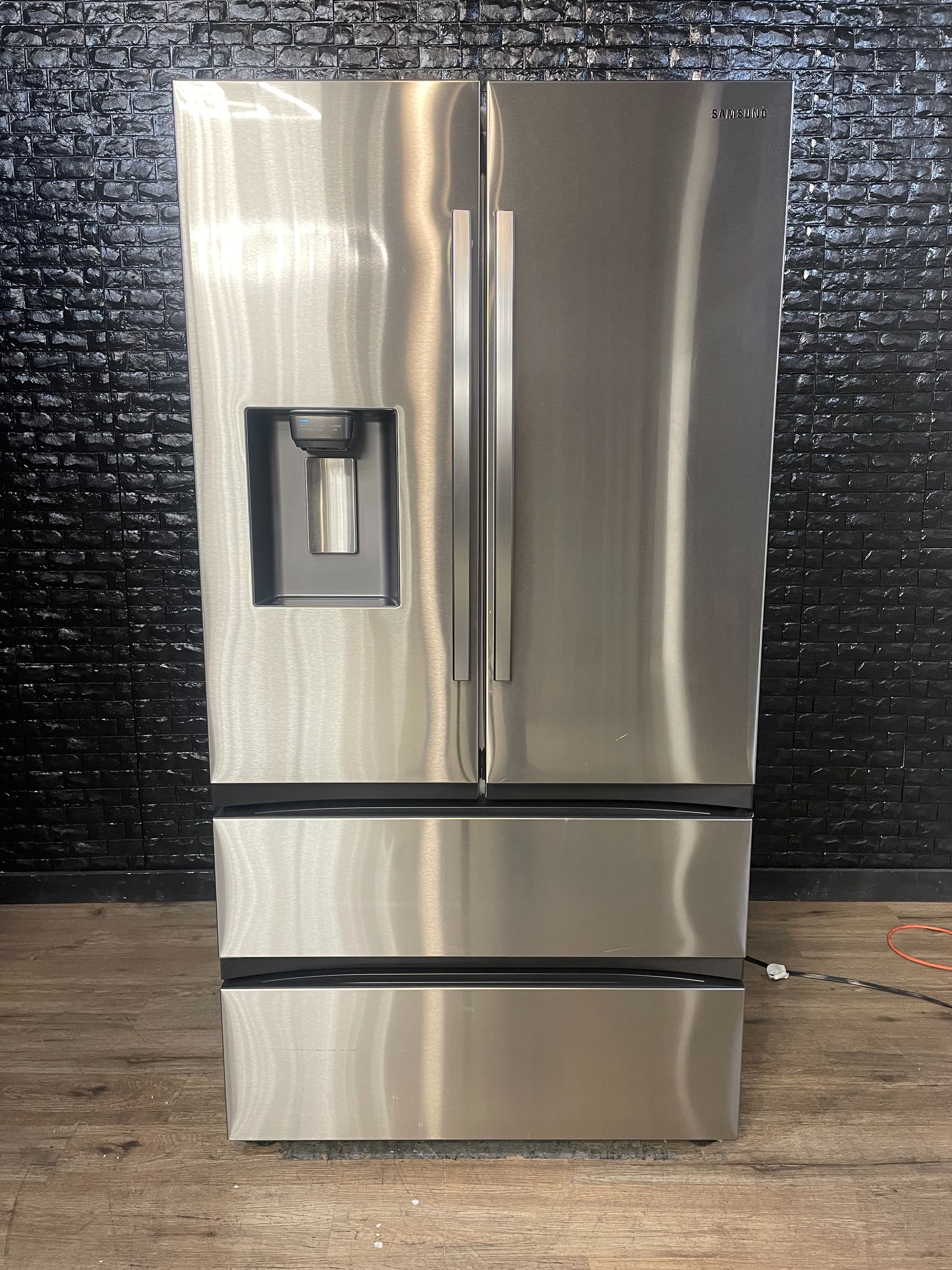 SAMSUNG REFRIGERATOR w/WARRANTY! R2137A