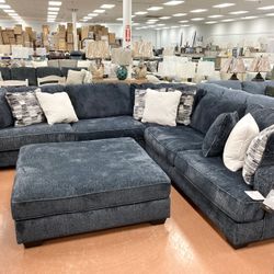 New Ashley Sectional 🔥🔥 AVAILABLE NOW
