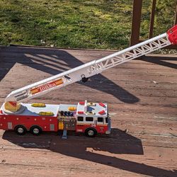 Vintage 2000 #36 36" Length Fire Truck With Extended Ladder 03473 Lights 