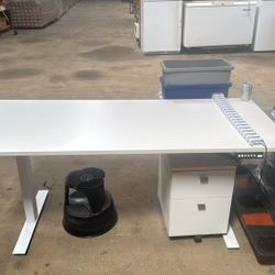 Self Rising Desk