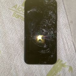Broken iPhone Xr 