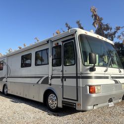 Monaco Windsor RV Turbo Diesel 