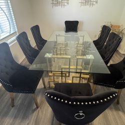 Like New In Perfect Conditions Table With 8 Chairs