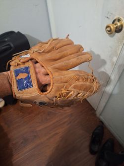 Glove baseball