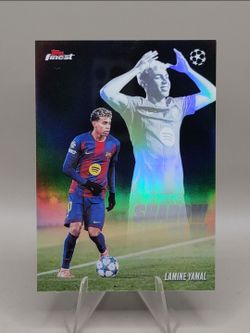 Lamine Yamal Topps Finest Shadow Card