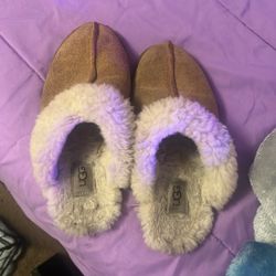 UGGS SLIP ON