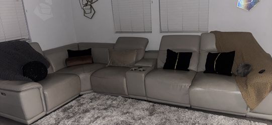 Couch reclining perfect condition.