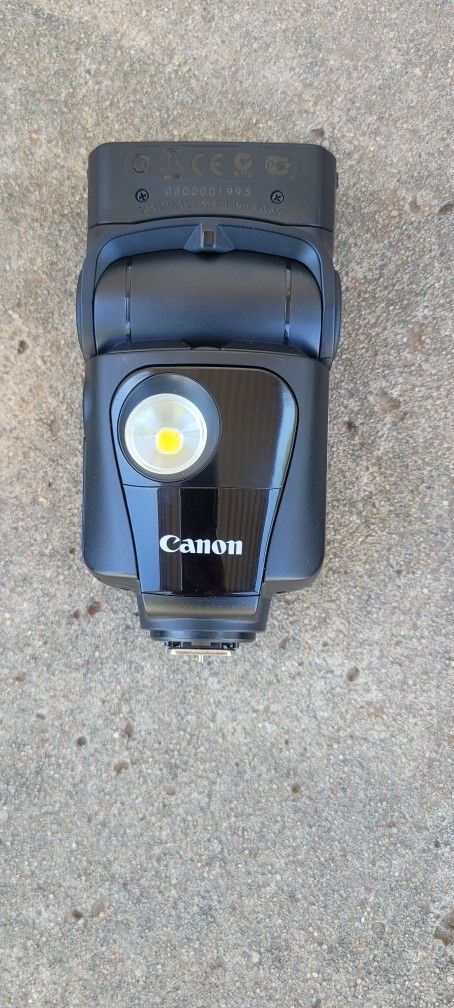 Canon Speedlite 320EX flash unit