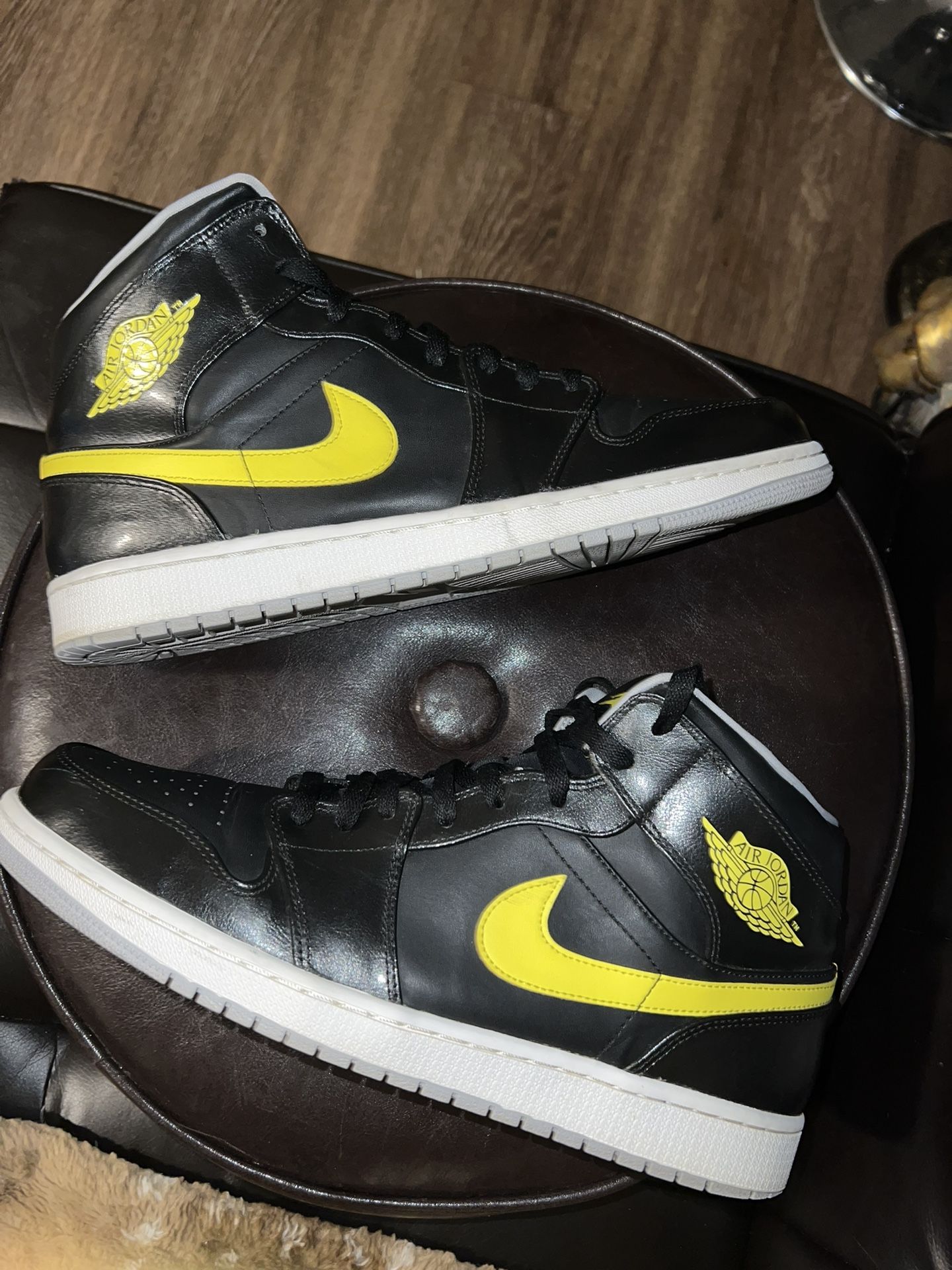 Air Jordan 1 Mid Yellow Retro Black 2014 Mens Size 14