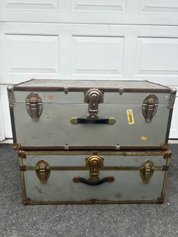 Vintage trunks (2)