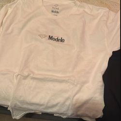 Modelo Shirt Size L