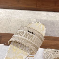 Embroidered slippers