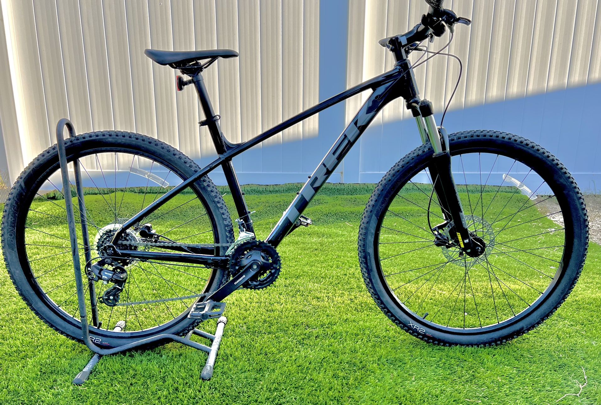2022 Trek Marlin 5 29” Hardtail Mountain Bike Bicycle