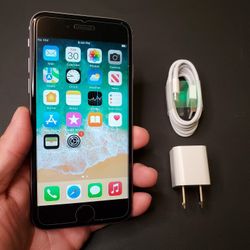 iPhone 6s - UNLOCKED - Like New  