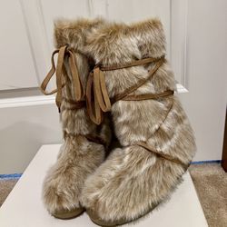 Bakers Fur Boots Size 7