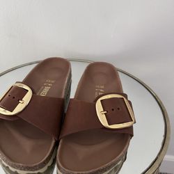 Brown big buckle Birkenstock 