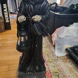 Reeper Statue