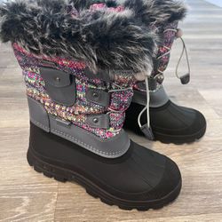 Dream pair snow/rain Boots Size 5 Women