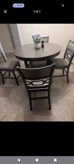 Round Dining Table & 4 Chairs