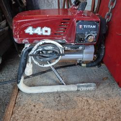 Titan 440 Paint Sprayer 
