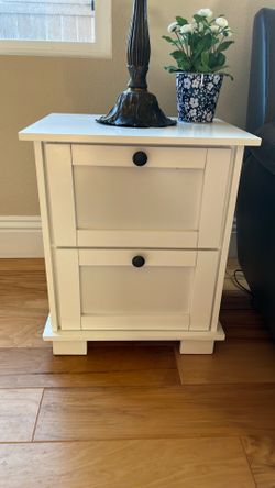End Table / Night Stand