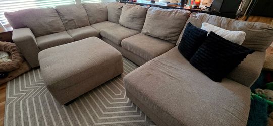 Free sectional couch with ottoman