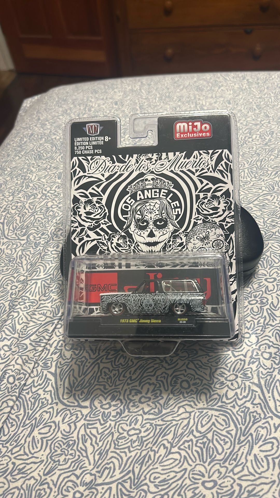 M2 Machines 1/64 scale MIJO exclusive Día de los muertos 1973 GMC Jimmy Sierra