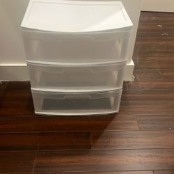 6 Plastic Storage Drawers 
