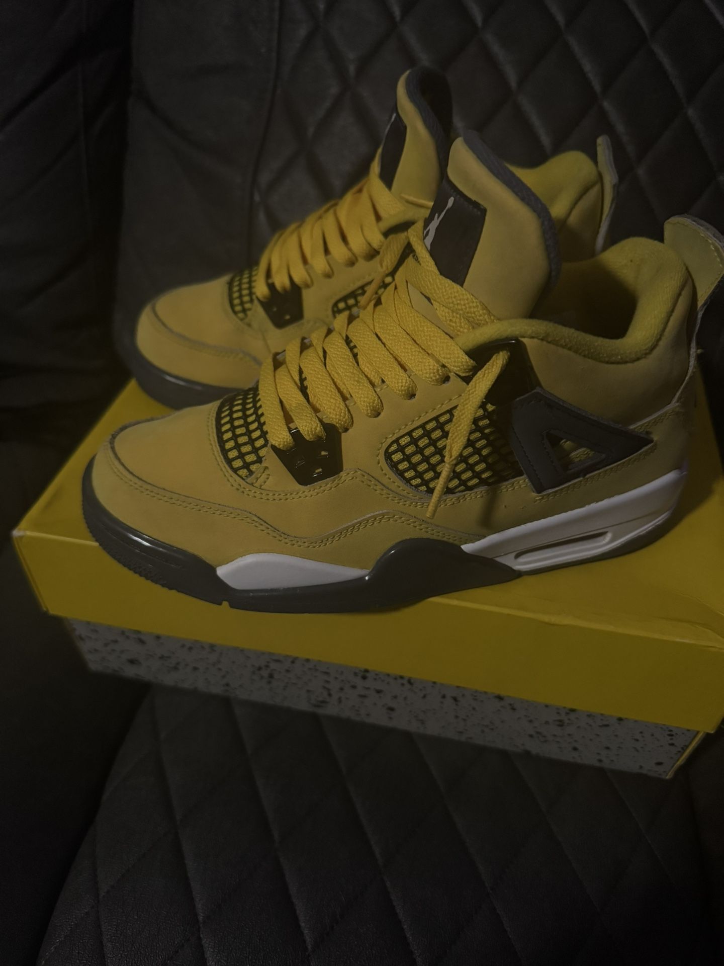Jordan 4 lightning